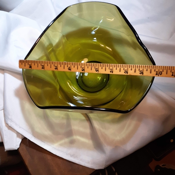Mod Mid Century Avocado Green Bowl - Picture 9 of 10